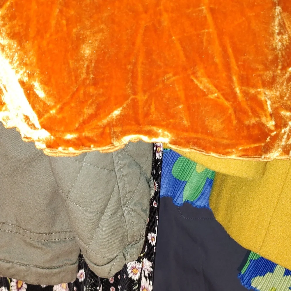 Asos Gold Velvet Crop Top - Picture 4 of 5